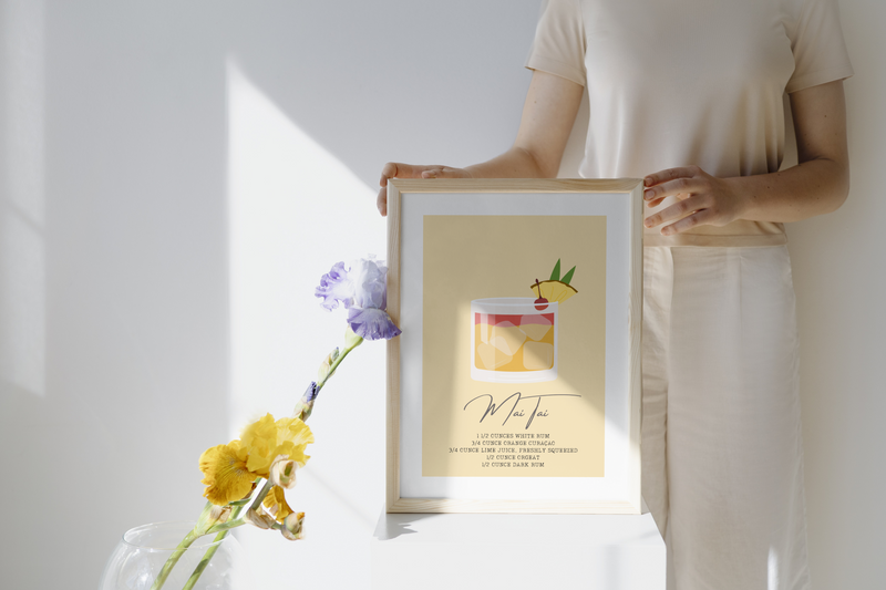 Mai Tai Poster – Cocktail Rezept Print auf 350 g/m² Bilderdruckpapier – Umweltfreundlicher Druck, Hochwertiger Holzrahmen – Moderne Bar- und Küchen-Deko, Geschenk für Tiki-Cocktail-Liebhaber